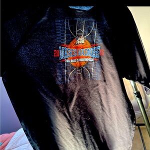 NCAA graphic tee

Size: XL